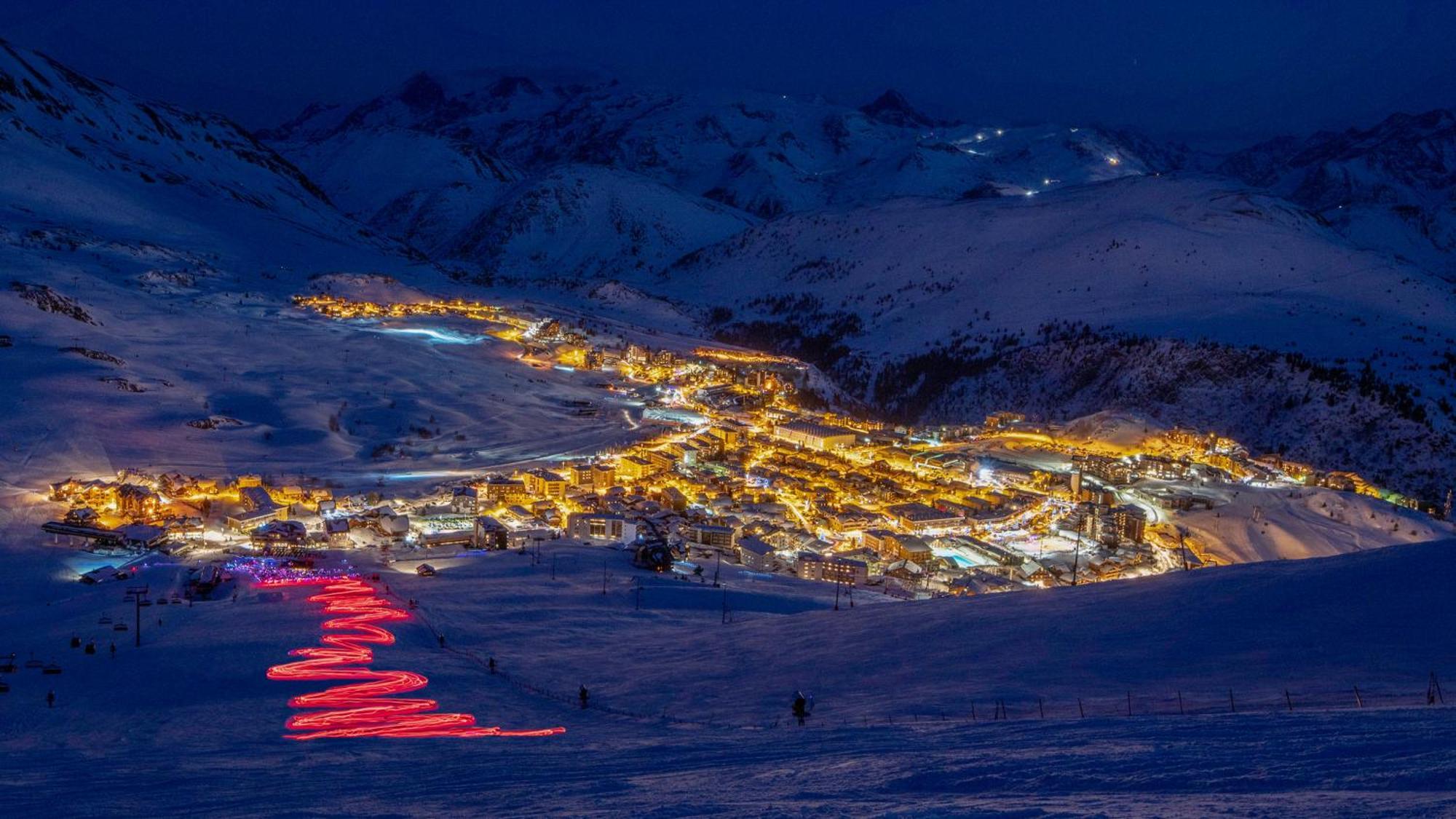 Chalet Alpe D'Huez 1850-Sea And Mountain Pleasure Avec 2 Appartements- 1 Appartement 3 Chambres 8 Couchages - 3 Salles D'Eau Et 1 Appartement 5 Chambres 12 Couchages 5 Salles D'Eau - Jacuzzi Et Sauna -Pieds Des Pistes Et Centre Esterno foto